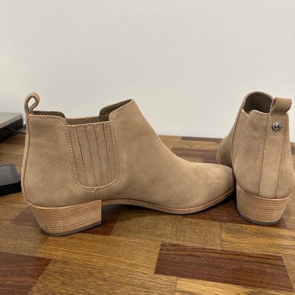 Michael Kors Womens Chelsea Boots 9.5 Tan Suede Leather Ankle Heel Point Toe - Picture 6 of 10